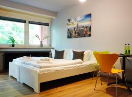 Naturnahes Apartment- 3 Betten-Waschmaschine-Parkplatz-Balkon, hotel in Wolfsburg