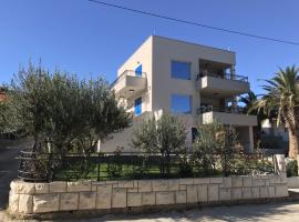 Villa La Bomboniera, acomoda&ccedil;&atilde;o com cozinha em Slatine