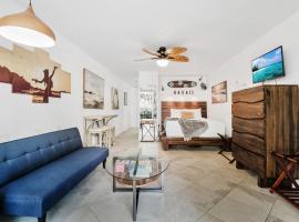 DOWNTOWN HAWAIIAN PARADISE CONDO with Hot Tub, Pool & Beach - Kona Islander Inn, serviced apartment in Kailua-Kona