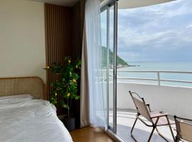 Crabzilla Scenic Mountain Beach Home, ξενοδοχείο σε Ban Bo Kaeo