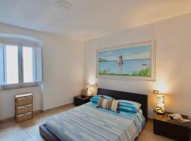 Cozy flat in downtown Orbetello, hotel em Orbetello