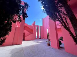 La Muralla Roja APARTAMENTO、Calpeのホテル