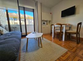 C09A02 Apto Playa y Garaje, ξενοδοχείο σε Somo