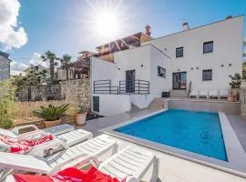 Lovely Home In Funtana With Wifi