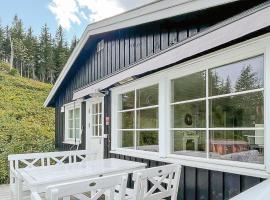 4 Bedroom Cozy Home In B&oslash; I Telemark, hotel de luxo em Lifjell