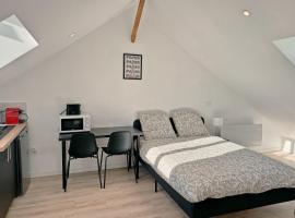 Cozy Paris Gateway Studio with free parking, hotel in Vitry-sur-Seine
