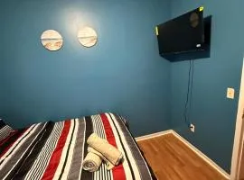 Fidelia Halos Room Queen Bed, Minutes from Newark Liberty International Airport and Newark Penn Station