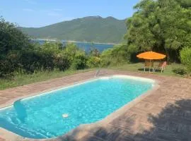 Bangalô Pontal do Atalaia com piscina para casal ou família