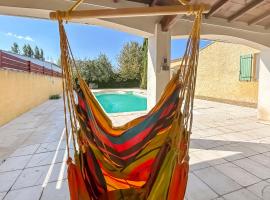 La Provençale - Villa avec Piscine proche Nîmes, hotel a Redessan