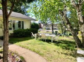 Suttons Bay Sunshine, hotel in Suttons Bay