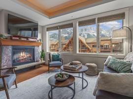 Luxury Rockies Retreat 1BR with Views, hótel í Canmore