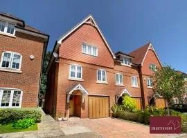 Maidenhead, Leander - 3 Bedroom - Parking & Garden