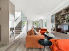 Charming and Modern Retreat in Vancouver Trendy 42nd Avenue Neighbourhood