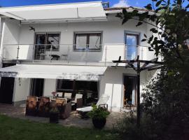 Elegantes Haus, Bikes, ruhig, Garten, Seenähe, ab 6 Jahre, vila v destinaci Starnberg