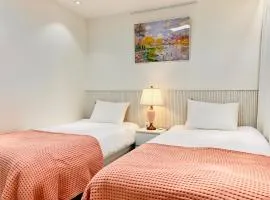 Comma 1 - Cozy semi basement