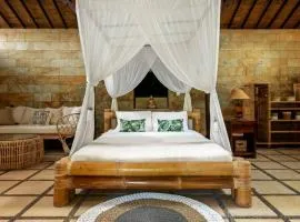 Family Villa, Shared Pool, Garden, Rice Field & Jungle Views