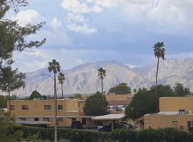 Mountain View Condo with Pool, apartmán v rezidenci v destinaci Tucson