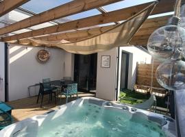 Apb Spa locations avec jacuzzi privatif, hotel in Saint-Jean-de-Monts