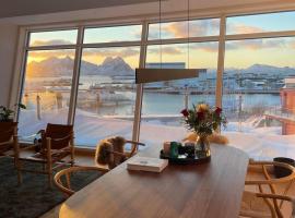 Seaview and private roof top terrace with jacuzzi in Lofoten, θέρετρο σκι σε Svolvær