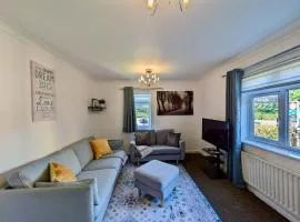 Charming 2-Bedroom Flat With Parking