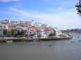 Spacious Apartment in Old Ferragudo Village