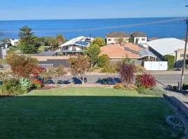 "Sea to See" Large Apartment in Prime Location with Free Laundry Room and Car Parking