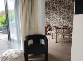 Business Accommodation 'Garden' Living Intimate