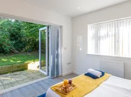 The Bluebird Apartment, Built in 2023, 2 minutes walk to JR Hospital & Manor, Ideal for Oxford Brookes University