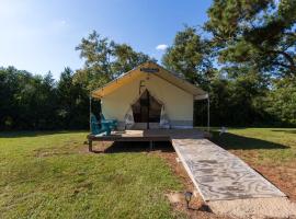 Khushatta Hills Ranch Glamping - Mom Mollie, hotel v destinaci Coldspring