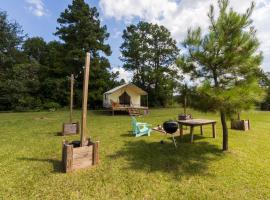 Luksusa telts Cozy Forest Retreat Snug Glamping by the Fire Pit pilsētā Coldspring