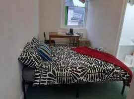 Cozy Newport stay near train station Wales