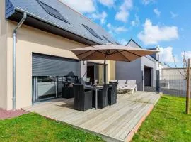 Amazing Home In Saint-Méloir-Des-Ondes