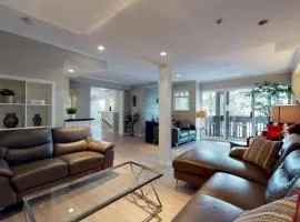LAGOONS 20 Village location Rare 5BDR Condo With Private Hot Tub