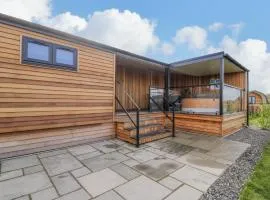 Betsi Lodge 1