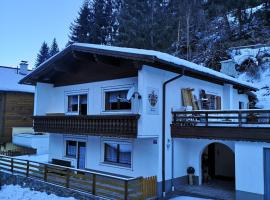 Ferienchalet HOLDERNACH, hotel in Kappl