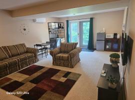 Cozy, Private Basement Suite, hotel en Halifax