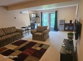 Cozy, Private Basement Suite