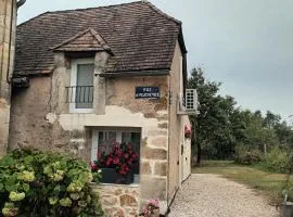 Gîte la Tanière classé 3 étoiles avec terrasse et piscine