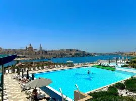 Apartment in Luxury Complex with Amazing Resident's Pool