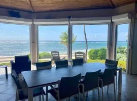 Peaceful Ocean Front Beach House in Bodden Town
