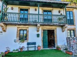 Casa rural con gran finca al borde del mar