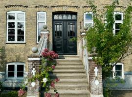 Gesamtes Historisches Kapitänshaus, βίλα σε Fehmarn