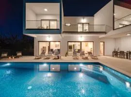 New!Villa Giro