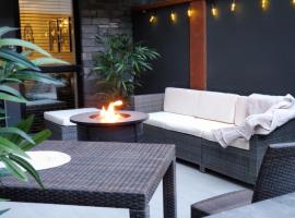 Le Bucheron Stunning Spring Creek Luxury condo โรงแรมในแคนมอร์