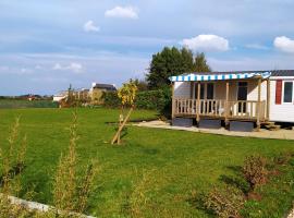 Mobil-home vue mer et campagne，位于Ploun&eacute;vez-Lochrist的豪华帐篷营地