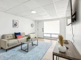 East 120 I Modern Refinished Apt Downtown I Gym