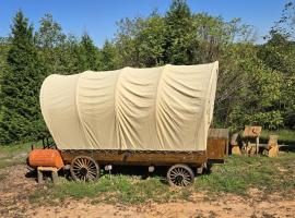 Covered Wagons Hill Camp - WAGON 4, lều trại sang trọng ở Lenoir