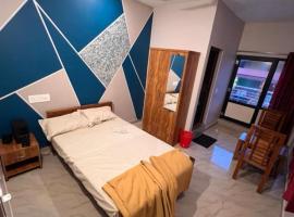 Lucky star lodge and restaurant, hotel v destinaci Madikeri