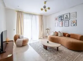 Luxury Eagle Hills Apartment