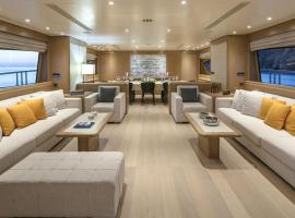 Luxury Yacht RINI V, hotel v Aténách